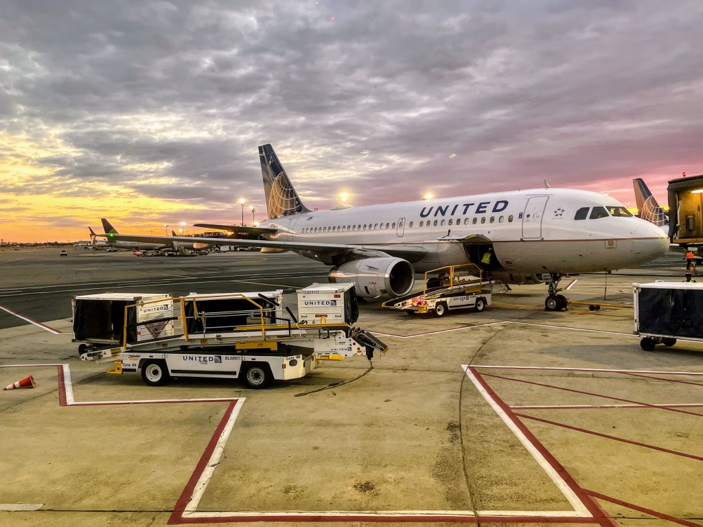 Как United Airlines использует искусственный интеллект, чтобы сделать полеты по дружескому небу немного проще